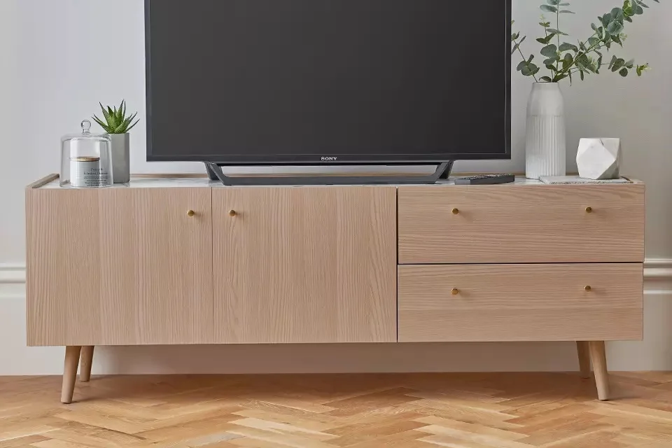 Wood-effect TV Stand/slushweb